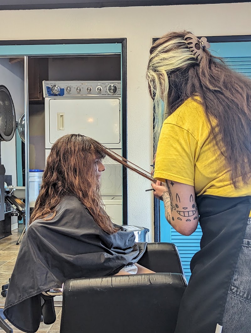 J West Salon, beauty salon in North Bend, OR, photo 2 of 4